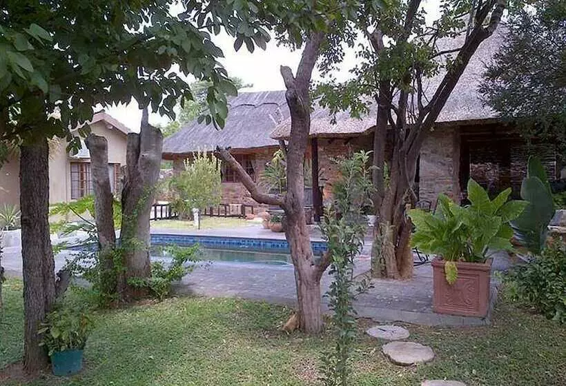 هتل A New Earth Guest Lodge