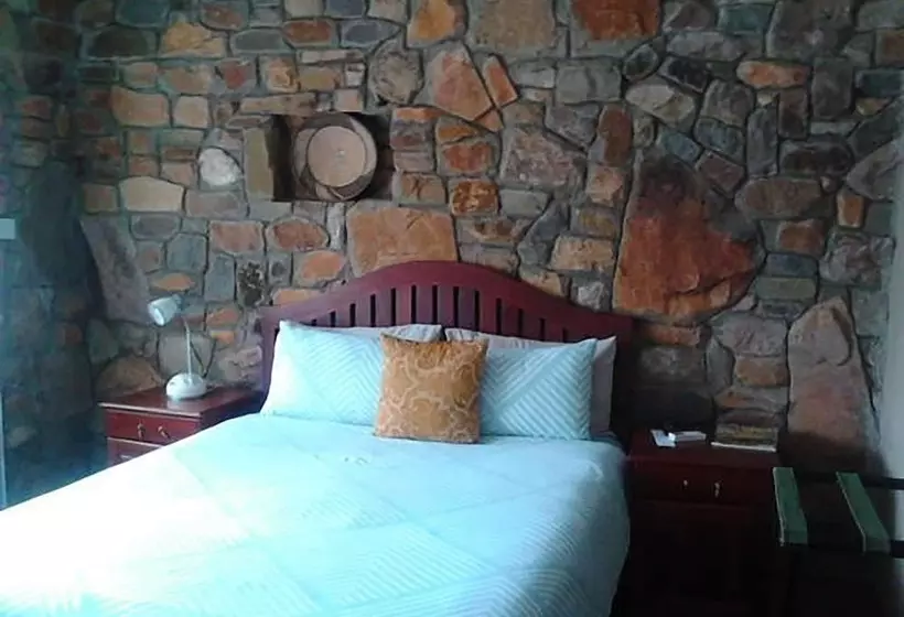 هتل A New Earth Guest Lodge