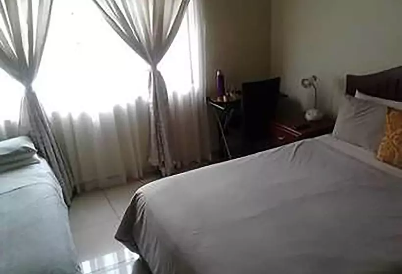 هتل A New Earth Guest Lodge