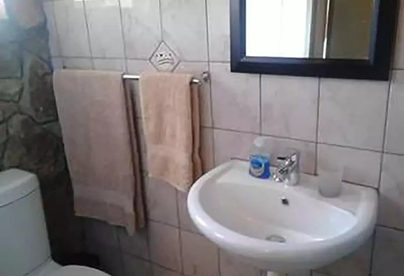 هتل A New Earth Guest Lodge