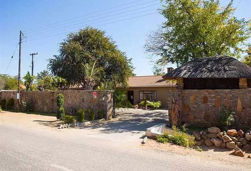 هتل A New Earth Guest Lodge