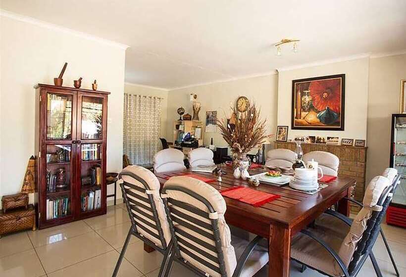 هتل A New Earth Guest Lodge