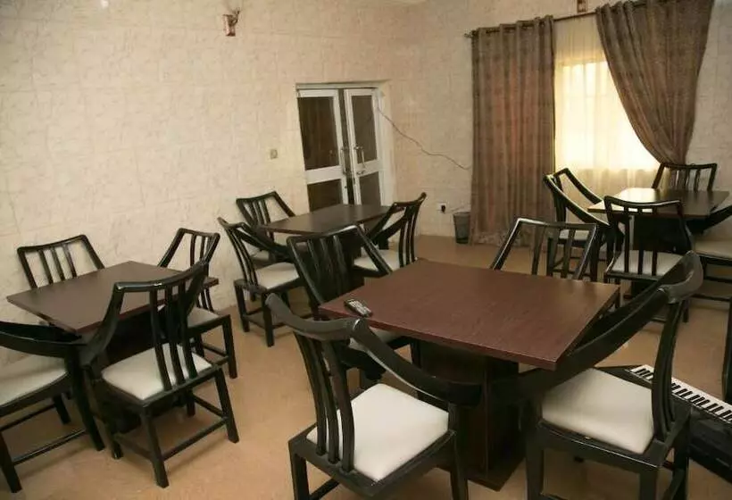 هتل Josto's Place