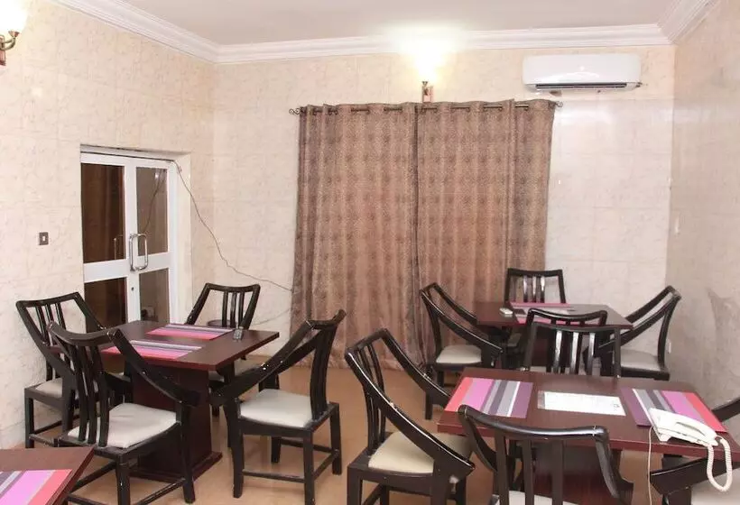 هتل Josto's Place