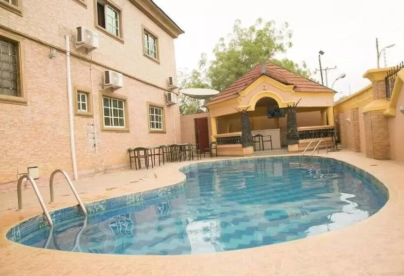 هتل Josto's Place