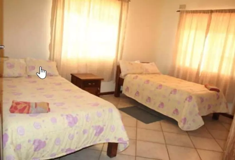 هتل Kwesu Guest House