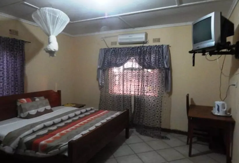 هتل Kwesu Guest House