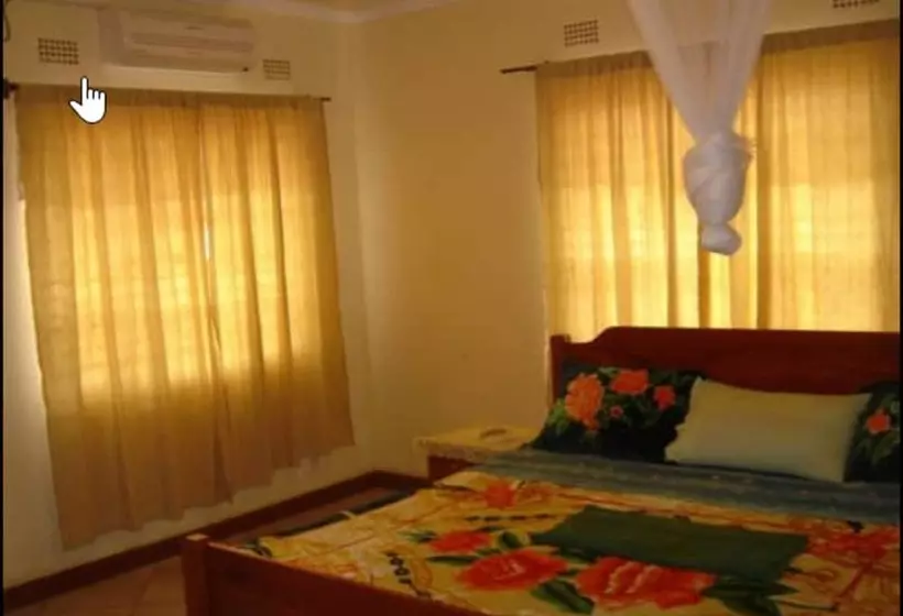 هتل Kwesu Guest House