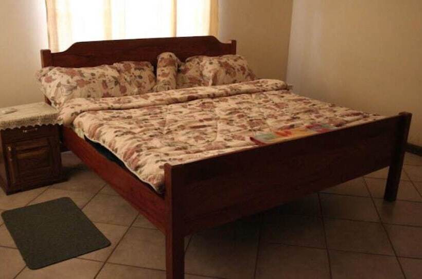 هتل Kwesu Guest House