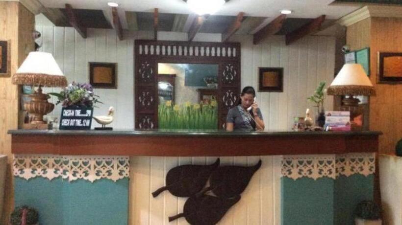 בית מלון כפרי Wregent Plaza