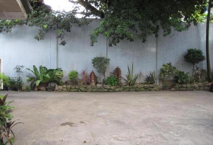 בית מלון כפרי Wregent Plaza