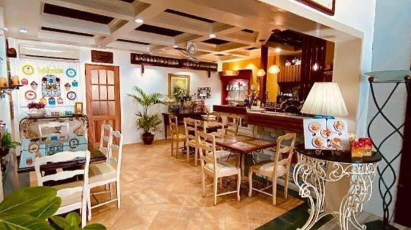 בית מלון כפרי Wregent Plaza