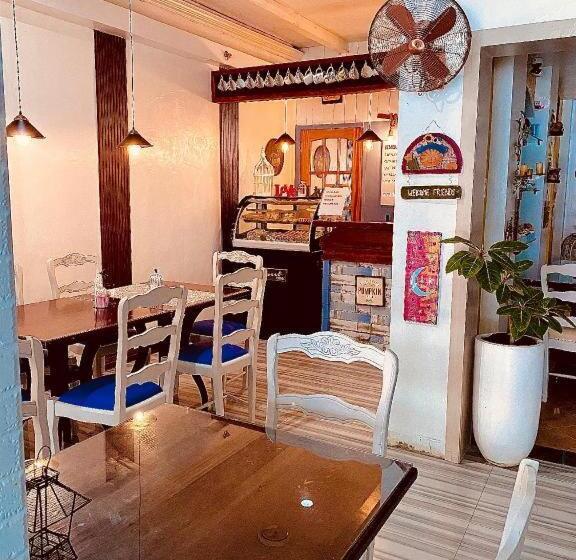 בית מלון כפרי Wregent Plaza