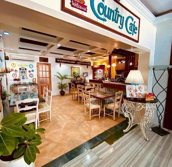 בית מלון כפרי Wregent Plaza