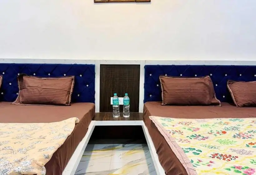 ホテル Pujari Palace