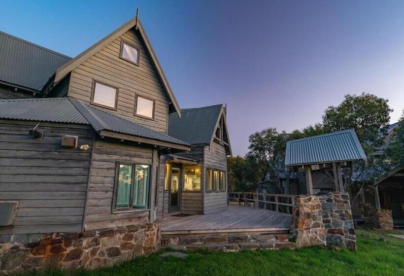 Banjo S Chalet, Alpine Getaways