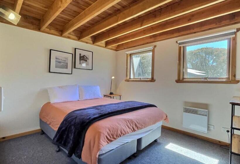 Banjo S Chalet, Alpine Getaways