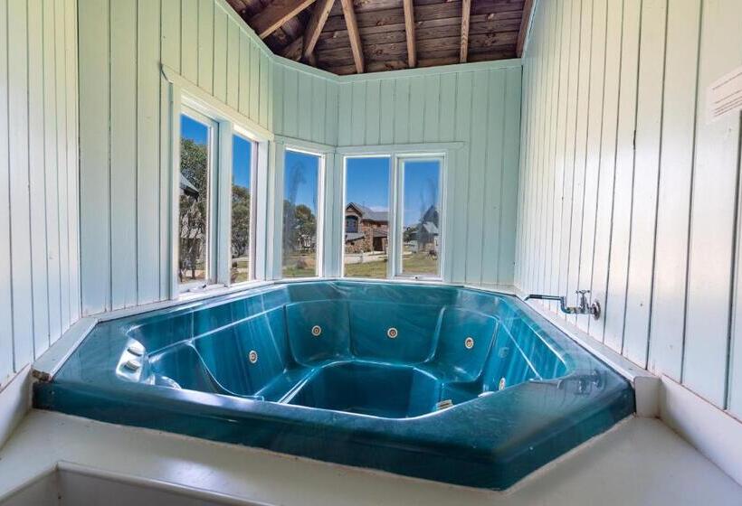 Banjo S Chalet, Alpine Getaways