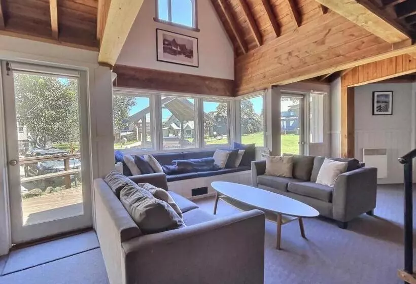 Banjo S Chalet, Alpine Getaways