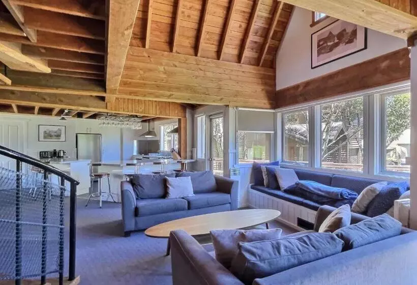 Banjo S Chalet, Alpine Getaways