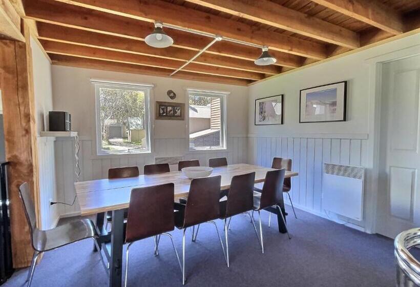 Banjo S Chalet, Alpine Getaways