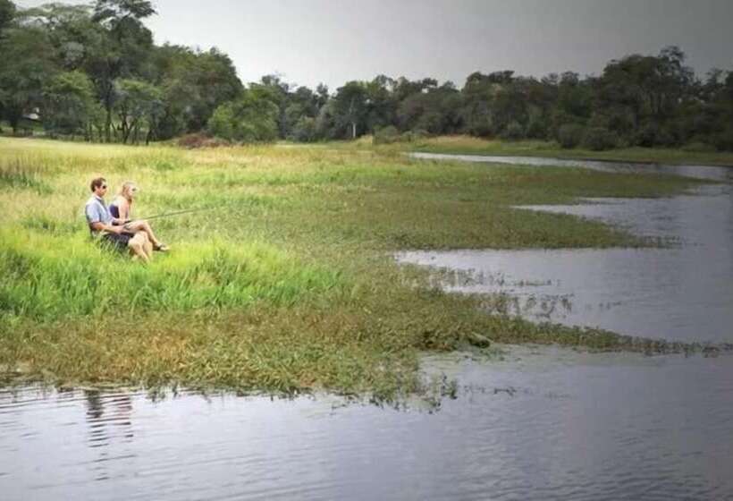 هتل Antelope Park Safari Lodge