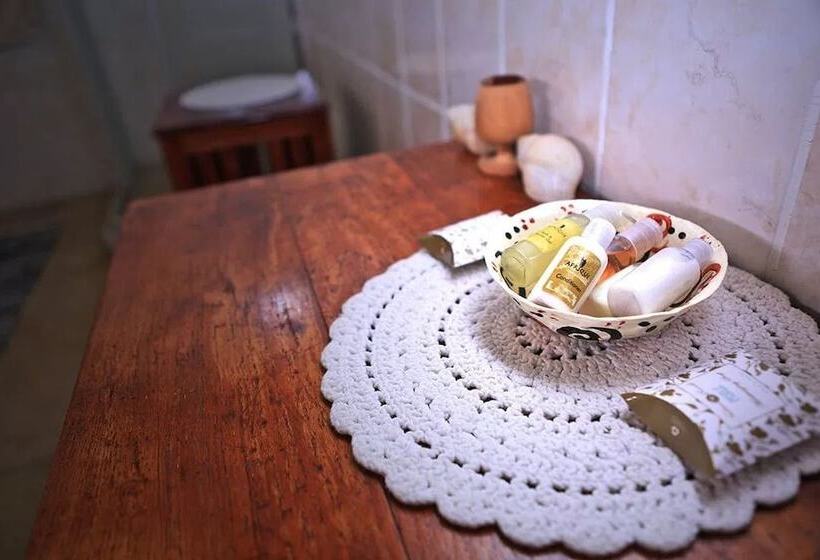 هتل Antelope Park Safari Lodge