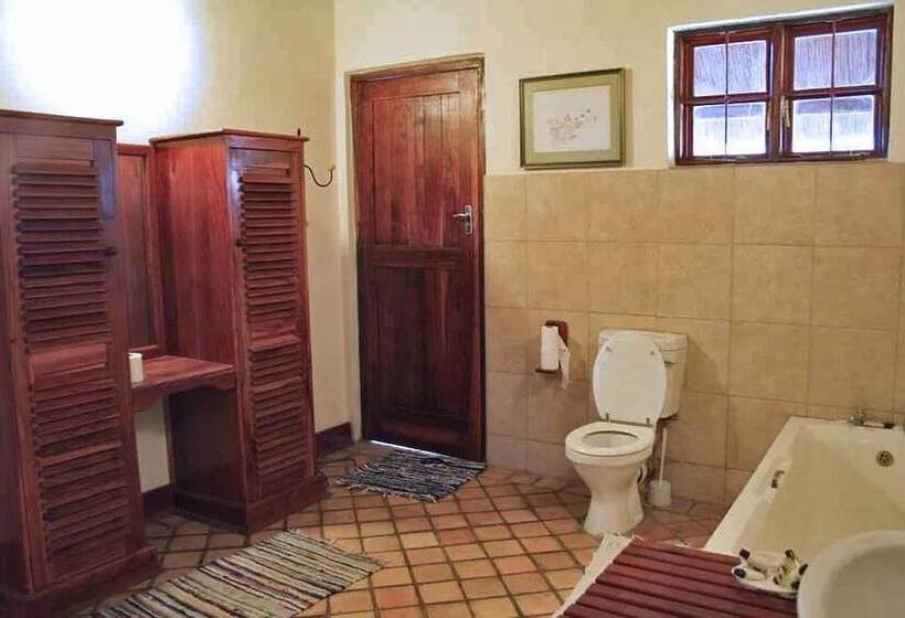 هتل Antelope Park Safari Lodge