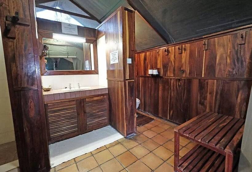 هتل Antelope Park Safari Lodge