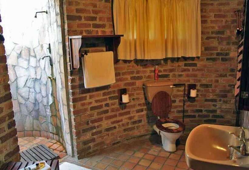 هتل Antelope Park Safari Lodge