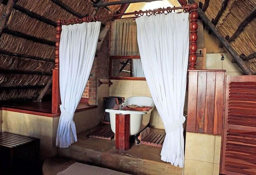 هتل Antelope Park Safari Lodge