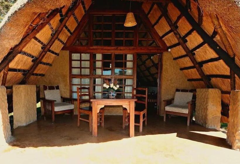 هتل Antelope Park Safari Lodge