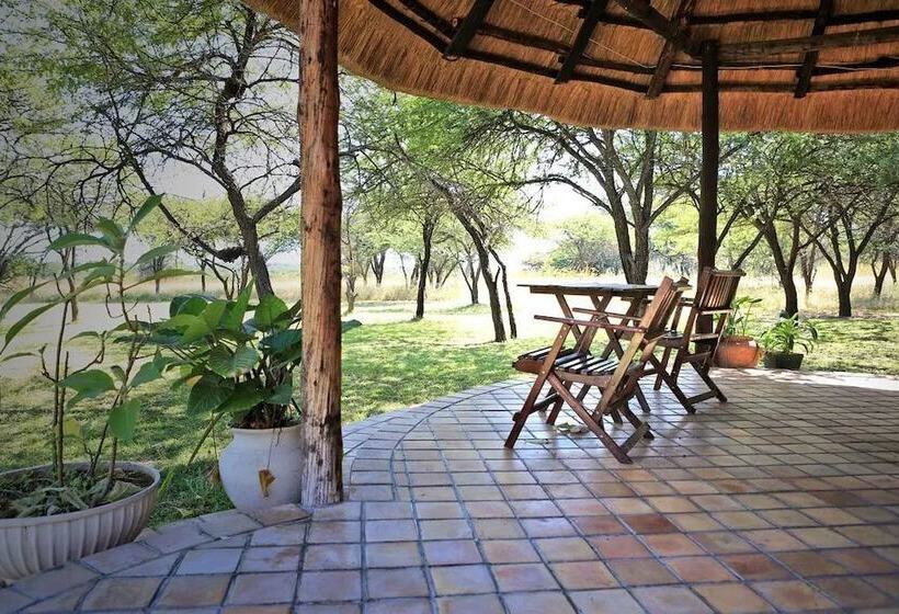 هتل Antelope Park Safari Lodge
