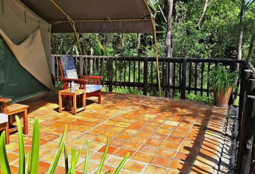 هتل Antelope Park Safari Lodge