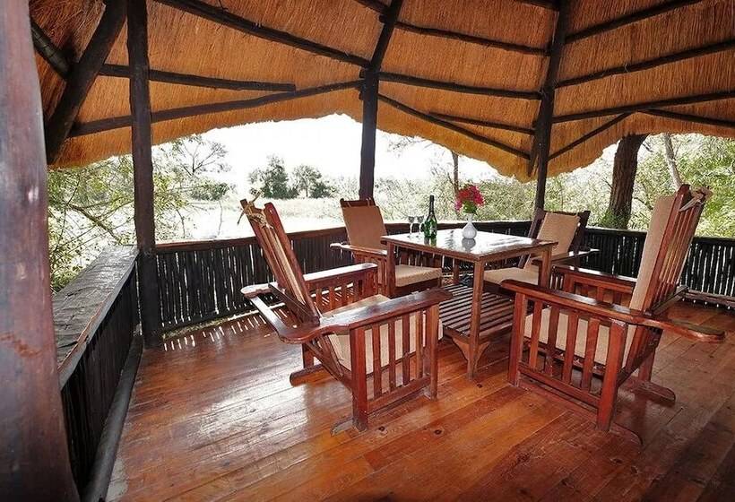 هتل Antelope Park Safari Lodge