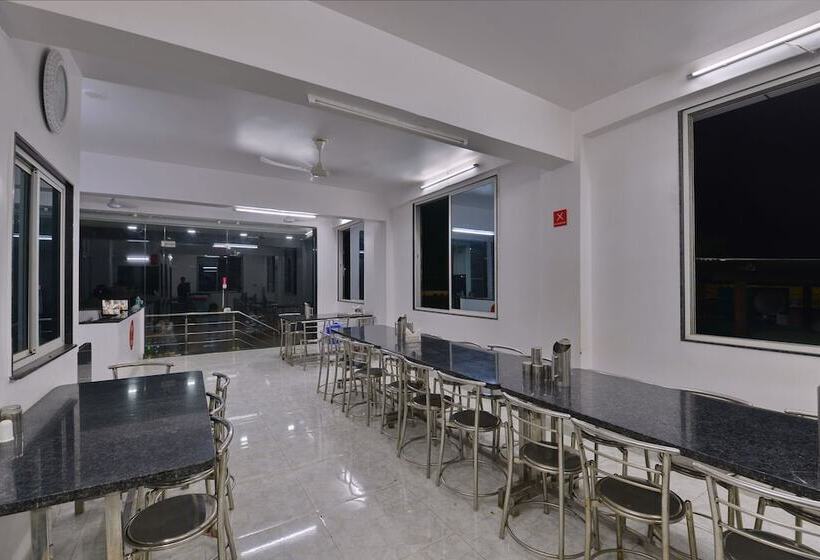 Отель Oyo 12894 Bunty Residency