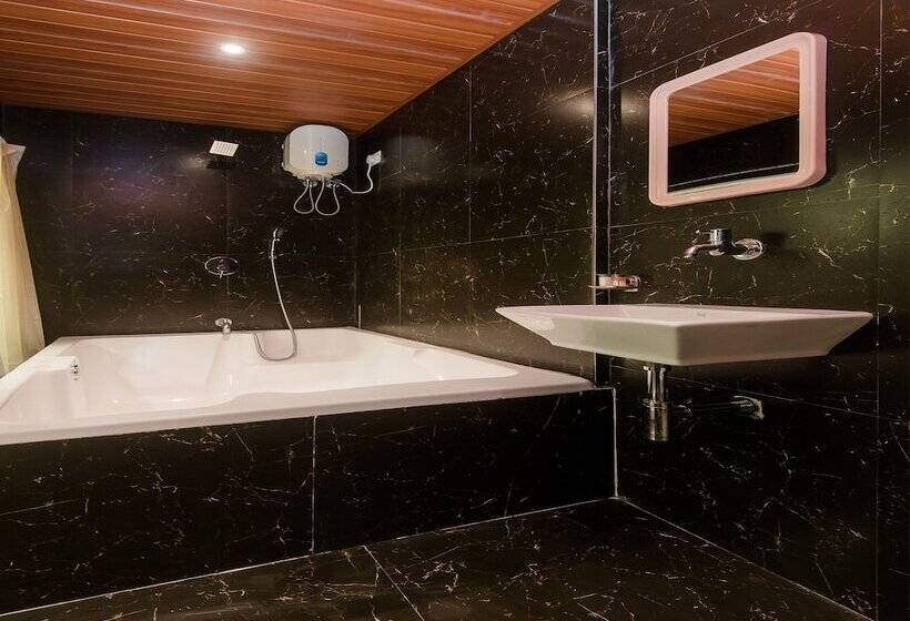 Отель Oyo 12894 Bunty Residency