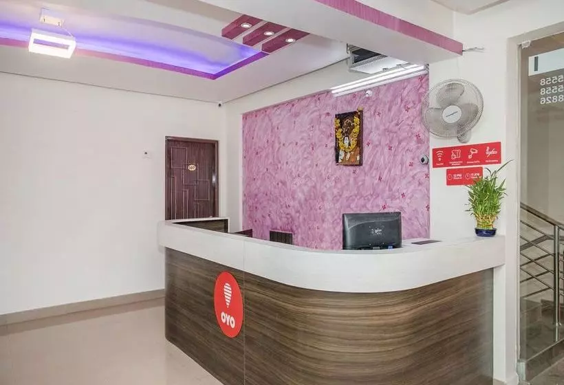 Hotelli Oyo 13745 Cmn Stay