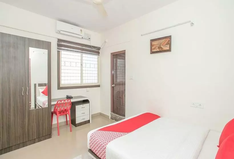 Hotelli Oyo 13745 Cmn Stay