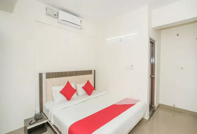 Hotelli Oyo 13745 Cmn Stay