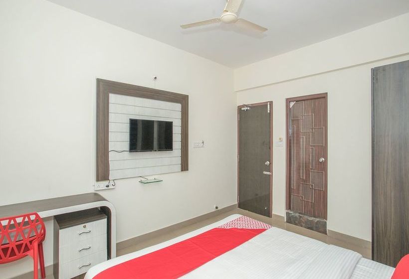 Hotel Oyo 13745 Cmn Stay