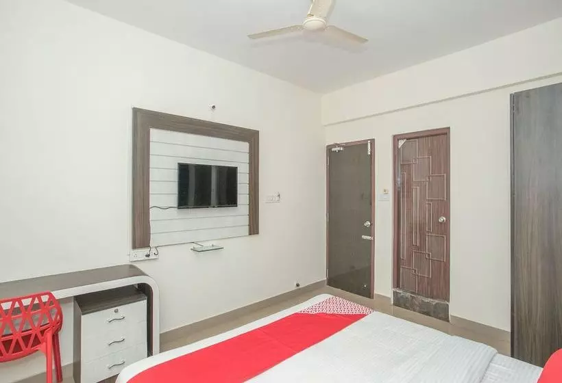 Hotelli Oyo 13745 Cmn Stay