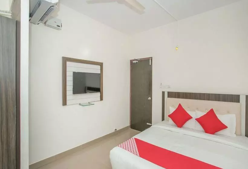 Hotelli Oyo 13745 Cmn Stay