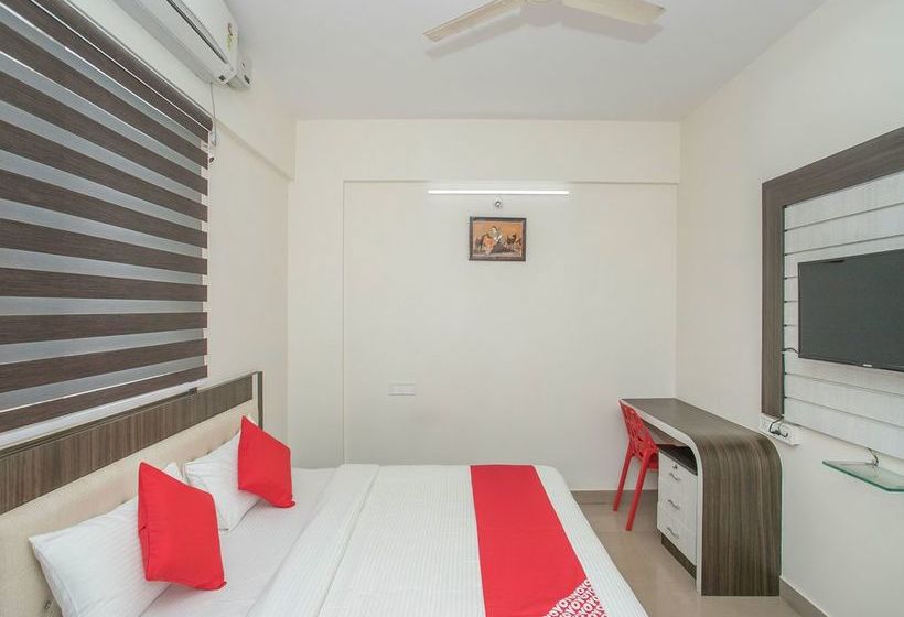 Hotel Oyo 13745 Cmn Stay