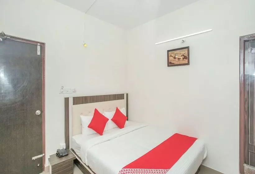 Hotelli Oyo 13745 Cmn Stay