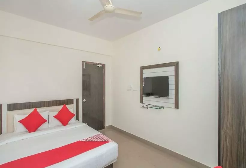 Hotelli Oyo 13745 Cmn Stay