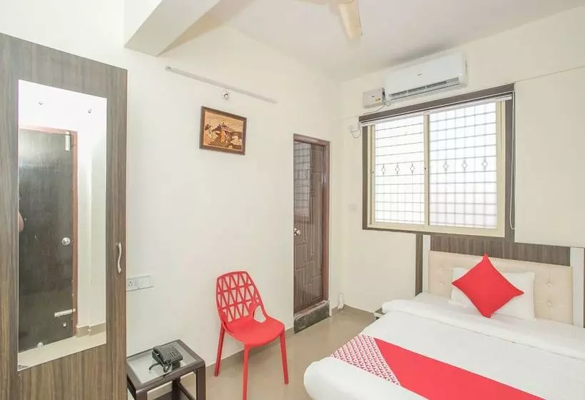 Hotelli Oyo 13745 Cmn Stay