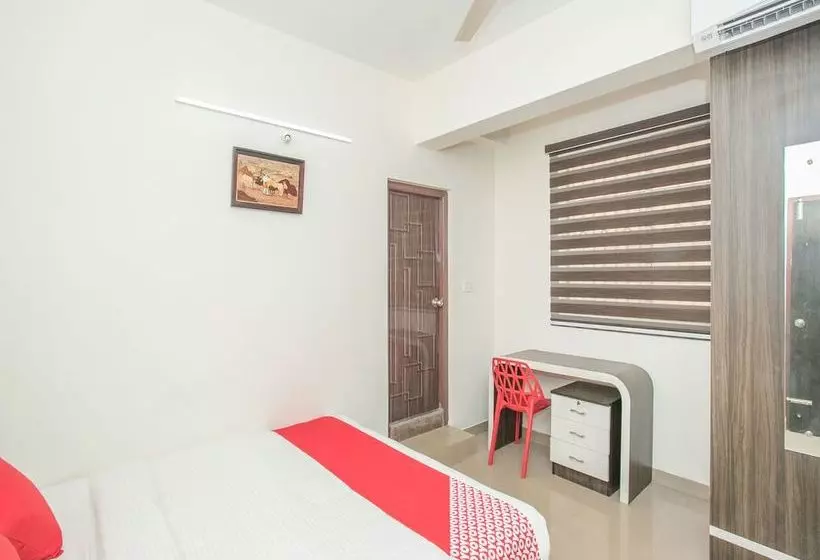 Hotelli Oyo 13745 Cmn Stay