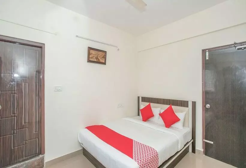 Hotelli Oyo 13745 Cmn Stay