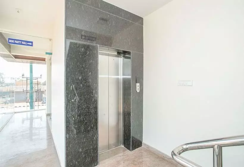 Hotelli Oyo 13745 Cmn Stay